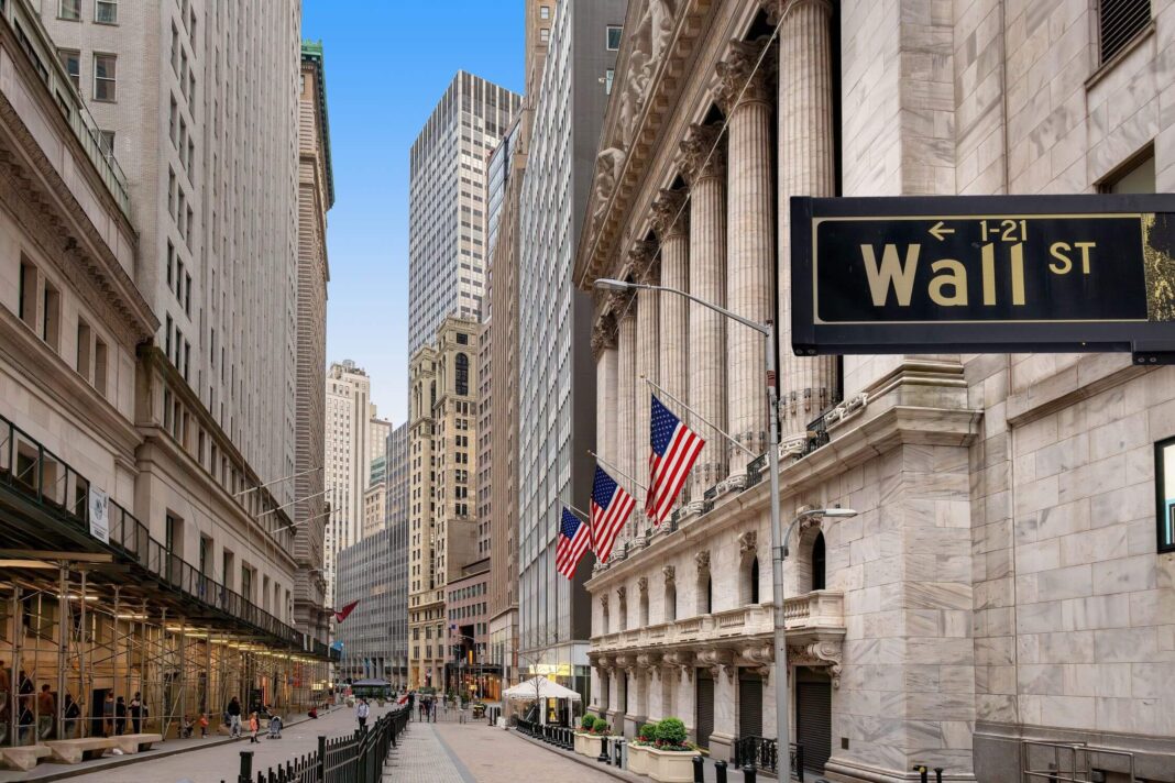 Major Stock Indexes Break Winning Streak Amid Rising Treasury Yields and Bitcoin Rally